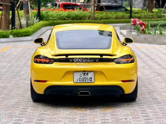 Porsche Cayman 2021 - Xe màu vàng nội thất đen