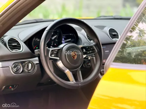 Porsche Cayman 2021 - Xe màu vàng nội thất đen