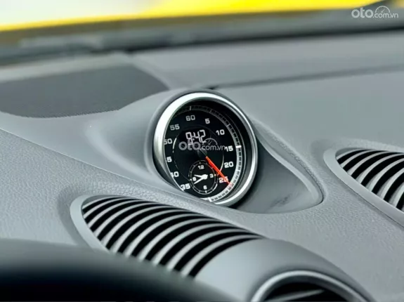 Porsche Cayman 2021 - Xe màu vàng nội thất đen