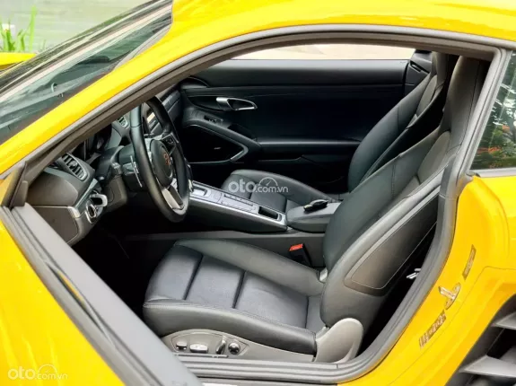 Porsche Cayman 2021 - Xe màu vàng nội thất đen
