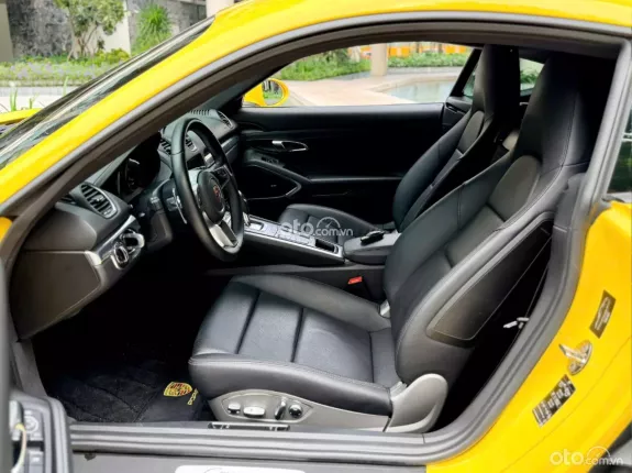 Porsche Cayman 2021 - Xe màu vàng nội thất đen