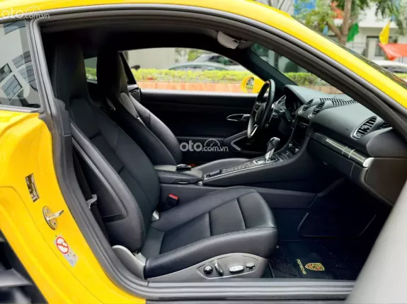 Porsche Cayman 2021 - Xe màu vàng nội thất đen
