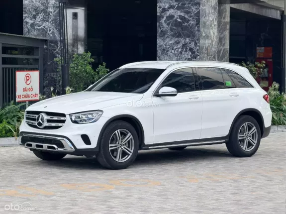 Mercedes-Benz GLC 200 4Matic 2021 - Xe trắng nội thất kem