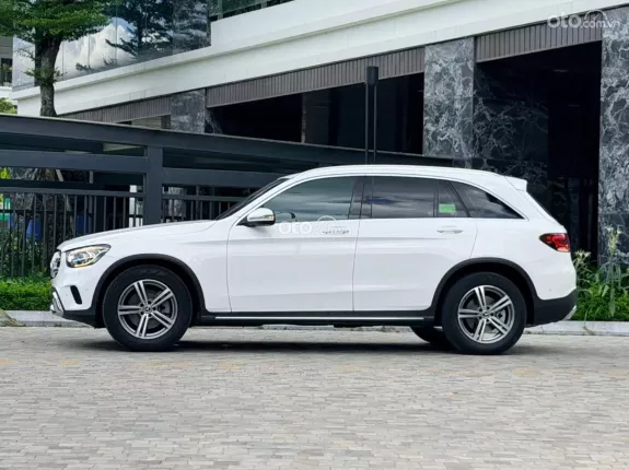 Mercedes-Benz GLC 200 4Matic 2021 - Xe trắng nội thất kem