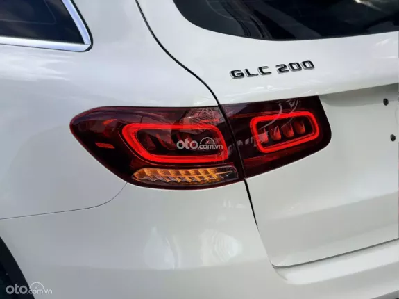 Mercedes-Benz GLC 200 4Matic 2021 - Xe trắng nội thất kem