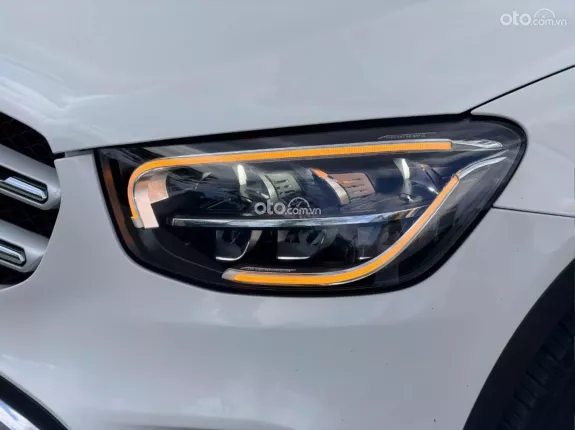 Mercedes-Benz GLC 200 4Matic 2021 - Xe trắng nội thất kem