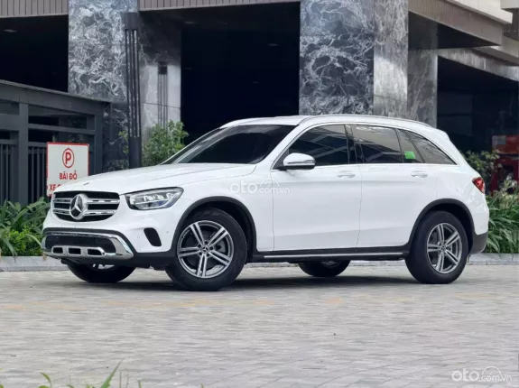 Mercedes-Benz GLC 200 4Matic 2021 - Xe trắng nội thất kem