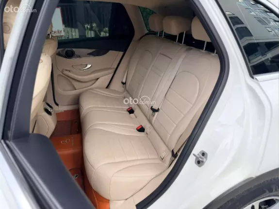 Mercedes-Benz GLC 200 4Matic 2021 - Xe trắng nội thất kem