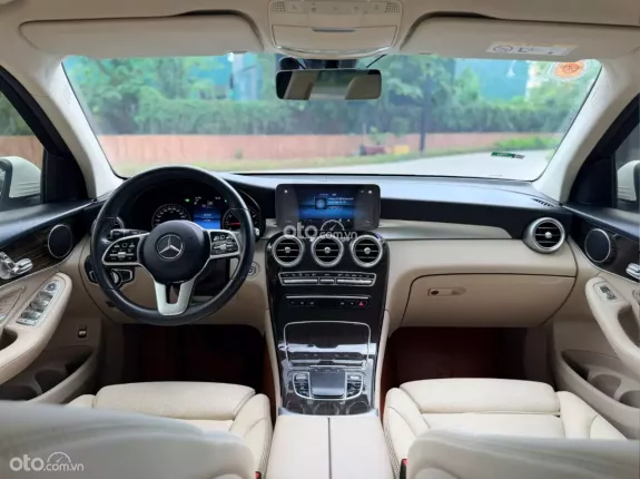 Mercedes-Benz GLC 200 4Matic 2021 - Xe trắng nội thất kem