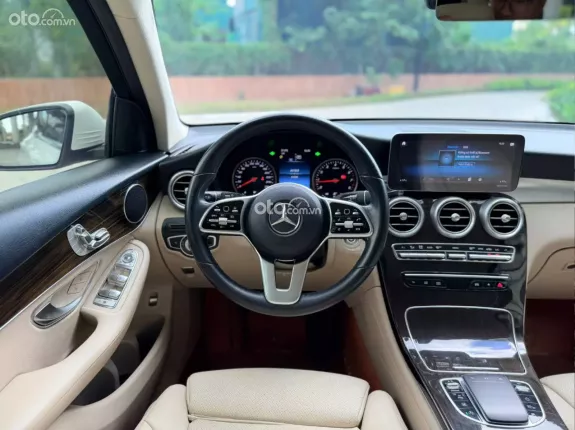 Mercedes-Benz GLC 200 4Matic 2021 - Xe trắng nội thất kem