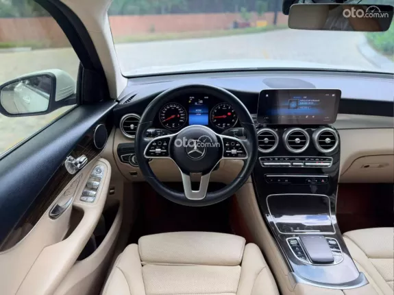Mercedes-Benz GLC 200 4Matic 2021 - Xe trắng nội thất kem