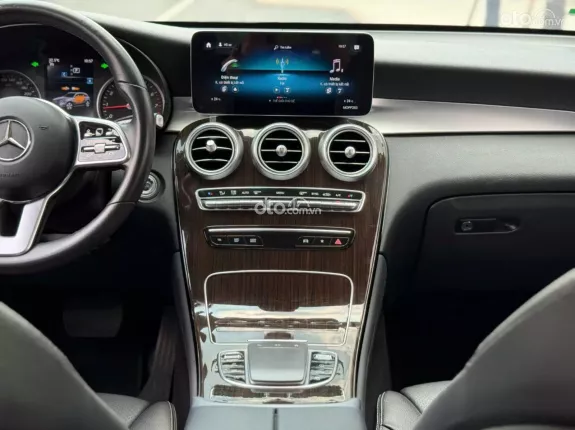 Mercedes-Benz GLC 200 4Matic 2021 - Xe lăn bánh 5v, 1 chủ từ mới