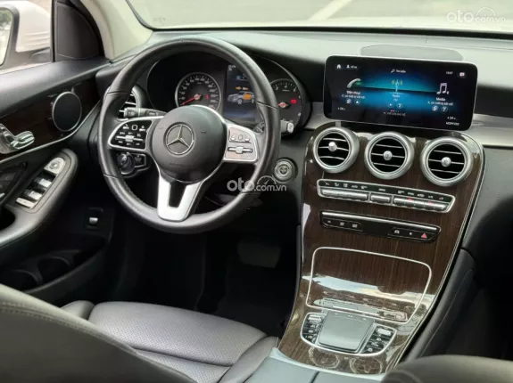 Mercedes-Benz GLC 200 4Matic 2021 - Xe lăn bánh 5v, 1 chủ từ mới
