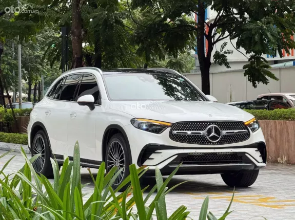 Mercedes-Benz GLC 300 4Matic 2023 - Xe màu trắng nội thất đen, cực sang
