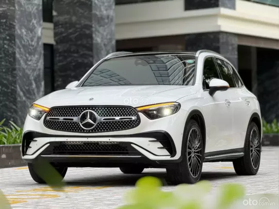 Mercedes-Benz GLC 300 4Matic 2023 - Xe màu trắng nội thất đen, cực sang