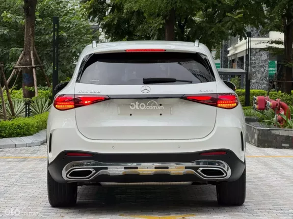 Mercedes-Benz GLC 300 4Matic 2023 - Xe màu trắng nội thất đen, cực sang