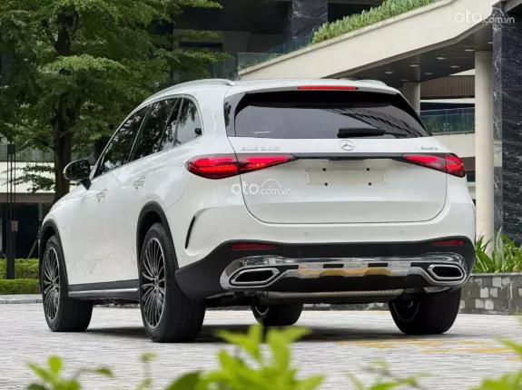 Mercedes-Benz GLC 300 4Matic 2023 - Xe màu trắng nội thất đen, cực sang