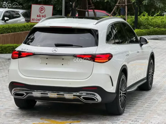 Mercedes-Benz GLC 300 4Matic 2023 - Xe màu trắng nội thất đen, cực sang