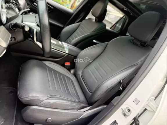 Mercedes-Benz GLC 300 4Matic 2023 - Xe màu trắng nội thất đen, cực sang