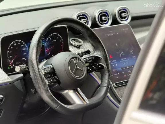 Mercedes-Benz GLC 300 4Matic 2023 - Xe màu trắng nội thất đen, cực sang