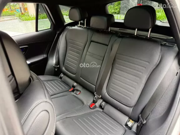 Mercedes-Benz GLC 300 4Matic 2023 - Xe màu trắng nội thất đen, cực sang