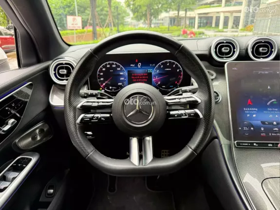 Mercedes-Benz GLC 300 4Matic 2023 - Xe màu trắng nội thất đen, cực sang