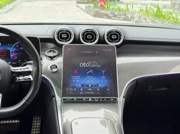 Mercedes-Benz GLC 300 4Matic 2023 - Xe màu trắng nội thất đen, cực sang