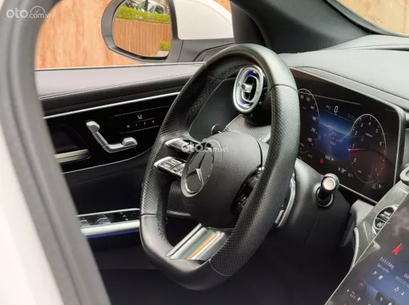 Mercedes-Benz GLC 300 4Matic 2023 - Xe màu trắng nội thất đen, cực sang