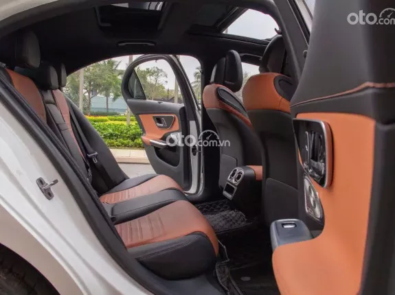 Mercedes-Benz C300 AMG 2025 - BAO ĐẬU BANK 70-90% (Ib Zalo tư vấn trực tiếp 24/7)