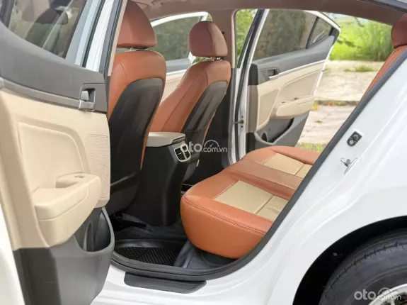 Hyundai Elantra 1.8 MT 2021 - Nhỏ gọn dễ sử dụng, tiết kiệm nhiên liệu. Hỗ trợ góp ngân hàng