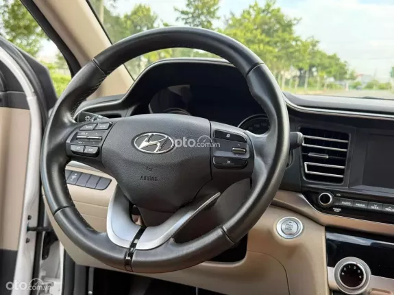 Hyundai Elantra 1.8 MT 2021 - Nhỏ gọn dễ sử dụng, tiết kiệm nhiên liệu. Hỗ trợ góp ngân hàng