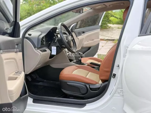 Hyundai Elantra 1.8 MT 2021 - Nhỏ gọn dễ sử dụng, tiết kiệm nhiên liệu. Hỗ trợ góp ngân hàng