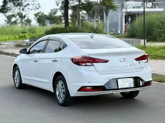 Hyundai Elantra 1.8 MT 2021 - Nhỏ gọn dễ sử dụng, tiết kiệm nhiên liệu. Hỗ trợ góp ngân hàng