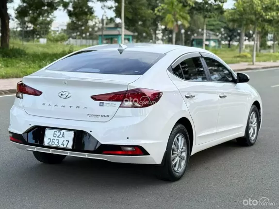 Hyundai Elantra 1.8 MT 2021 - Nhỏ gọn dễ sử dụng, tiết kiệm nhiên liệu. Hỗ trợ góp ngân hàng