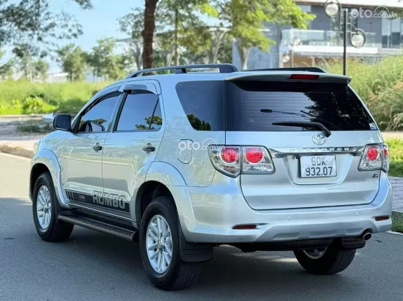 Toyota Fortuner 2.7 V 4X4 AT 2013 - Bền bỉ, mạnh mẽ, giá hợp lí
