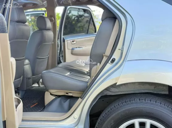 Toyota Fortuner 2.7 V 4X4 AT 2013 - Bền bỉ, mạnh mẽ, giá hợp lí