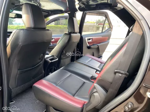 Toyota Fortuner 2.4 AT 4x2 Legender 2022 - Xe chính chủ tư nhân Hà Nội