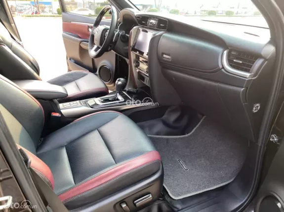 Toyota Fortuner 2.4 AT 4x2 Legender 2022 - Xe chính chủ tư nhân Hà Nội