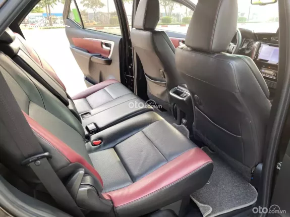 Toyota Fortuner 2.4 AT 4x2 Legender 2022 - Xe chính chủ tư nhân Hà Nội