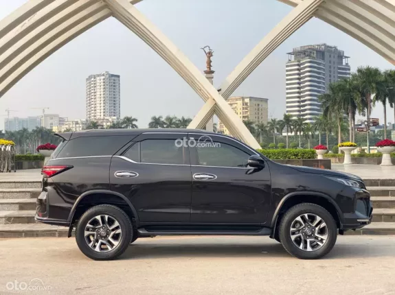 Toyota Fortuner 2.4 AT 4x2 Legender 2022 - Xe chính chủ tư nhân Hà Nội