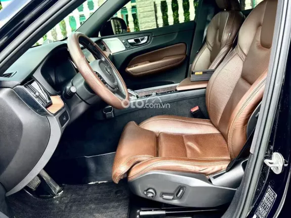 Volvo XC60 B6 AWD Ultimate Dark 2023 - MỘT CHỦ TỪ ĐẦU BẢO HÀNH HÃNG DÀI