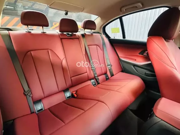 BMW 320i Sport Line 2024 - Nt Đỏ
