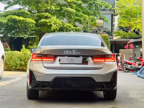 BMW 320i Sport Line 2024 - Nt Đỏ