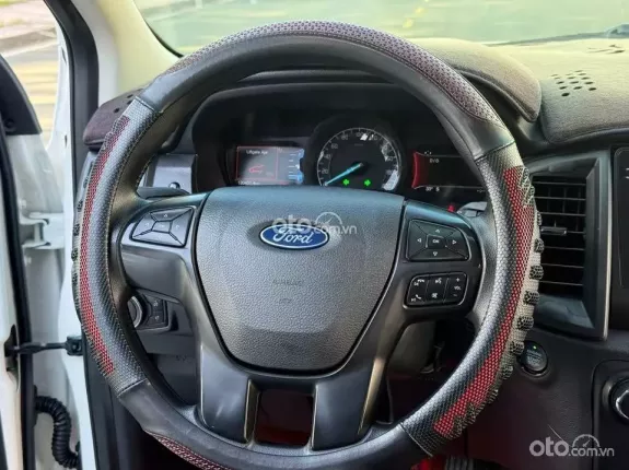 Ford Everest Ambiente 2.0 AT 4x2 2019 - Máy dầu tiết kiệm, Gầm cao, khung gầm chắc chắn vận hành ổn định