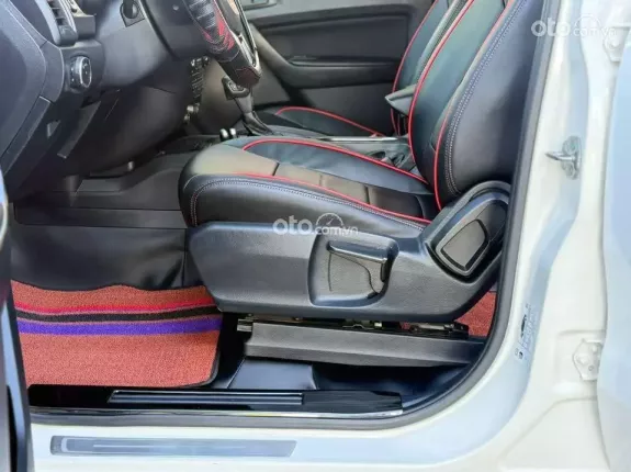 Ford Everest Ambiente 2.0 AT 4x2 2019 - Máy dầu tiết kiệm, Gầm cao, khung gầm chắc chắn vận hành ổn định