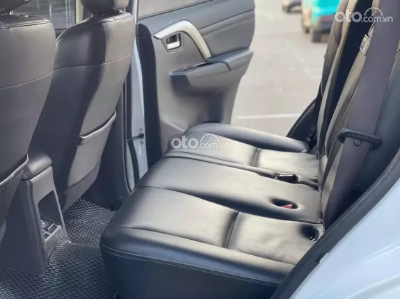 Mitsubishi Pajero Sport D 4x2 AT 2021 - Xe một chủ biển tỉnh, hồ sơ đầy đủ cầm tay