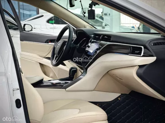 Toyota Camry 2.5G 2019 - Siêu đẹp đi lướt km thấp