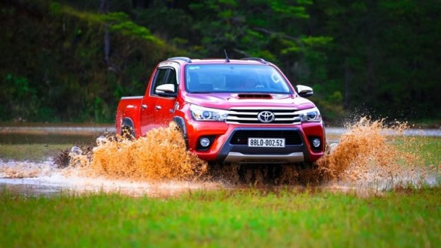 Đánh giá xe Toyota Hilux 2015
