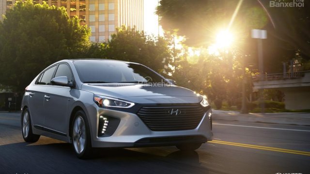 Đánh giá xe Hyundai Ioniq Hybrid 2017