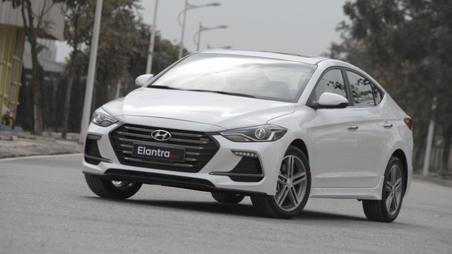 Đánh giá xe Hyundai Elantra Sport 2018